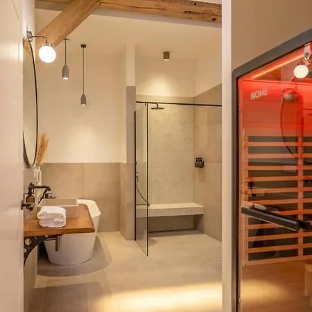 Relax In A Thatched Barn With A Sauna 펜션 *