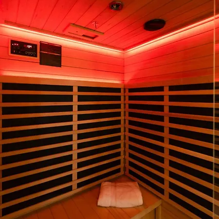 Relax In A Thatched Barn With A Sauna 펜션 라테카우