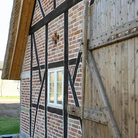 펜션 Relax In A Thatched Barn With A Sauna 라테카우
